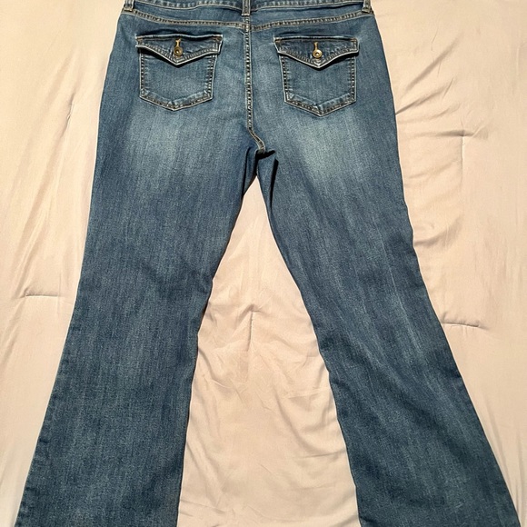 Jeans - Picture 2 of 3